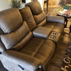 Delmar Furnishings - Loveseat