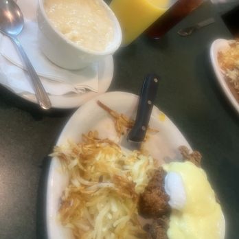Metro Diner - Hash brown, chicken Benedict's, cheese grits with a side of orange juice. - Breakfast & Brunch Near Me - Columbus, Georgia