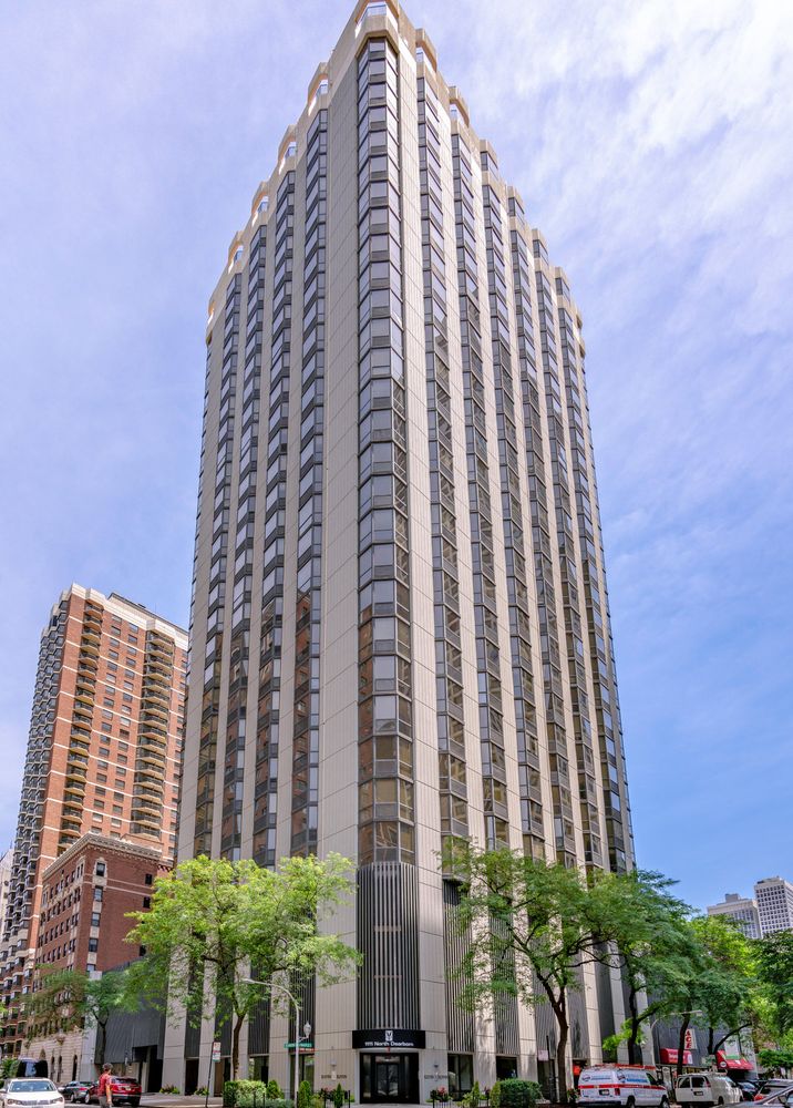 1111 N DEARBORN Updated August 2024 17 Photos 1111 N Dearborn