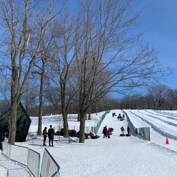 Parc du Mont-Royal - Chalet on left to pay and get ticket Tubs on left and walk up hill, attendants at bottom to watch for safety - Parks Near Me - Montreal, Quebec