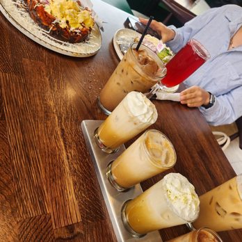 Madres Brunch - Breakfast & Brunch Near Me - Placentia, California