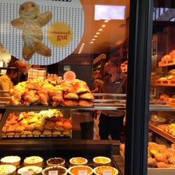 Bäckerei Macchi - Shopfront window