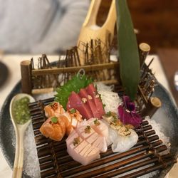 Fujiya - 12 pieces sashimi