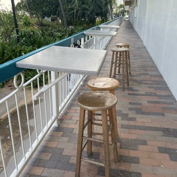 Steak Shack - Tables - Steakhouses Near Me - Honolulu, Hawaii