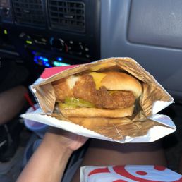 Classsic crispy sandwich add american with extra pickles, 10/10! Classsic crispy sandwich add american with extra pickles, 10/10!
