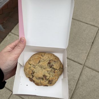 Crumbl - Bristow - Chocolate chip cookie - Bakeries Near Me - Manassas, Virginia Crumbl - Bristow - Chocolate chip cookie - Bakeries Near Me - Manassas, Virginia
