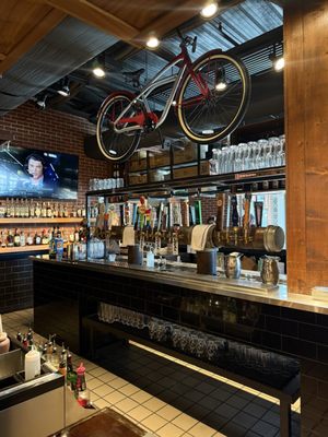 Blatt Beer & Table by null