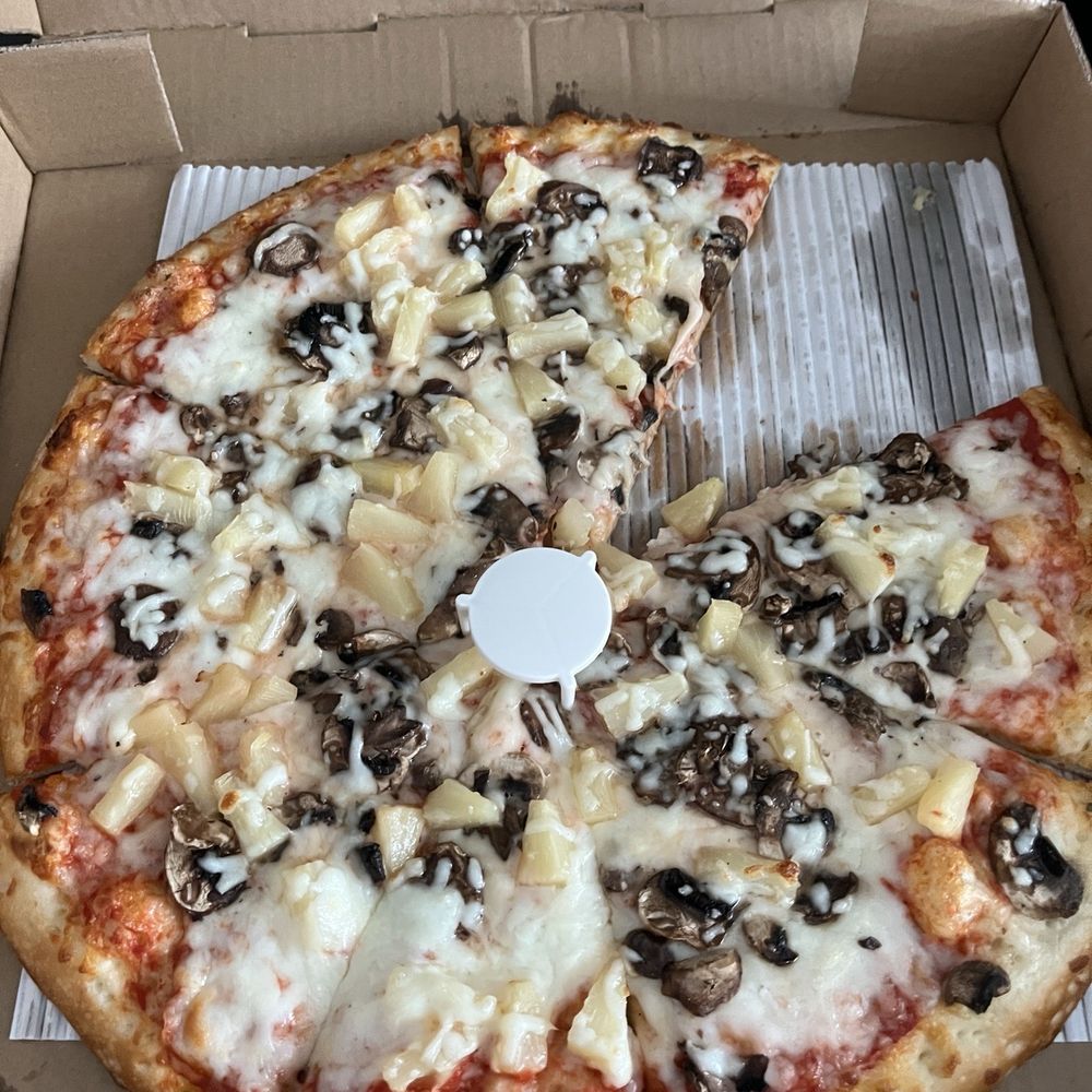 Sausage pizza (missing sausage), extra cheese (doesn't even go to the edges), pineapple & mushroom (not their usual topping coverage).