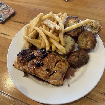 Basecamp Brewing - Maple blueberry salmon with potatoes - Brewpubs Near Me - Lincoln, New Hampshire