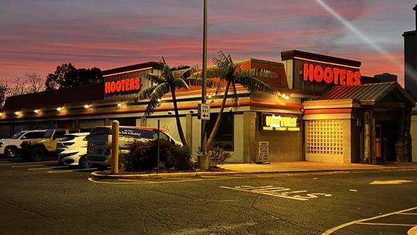 Hooters by null