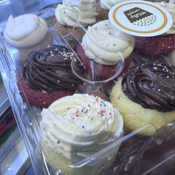 Molly's Cupcakes - Frosting falling off the Dozen Assorted Classic Cupcakes - Cupcakes Near Me - Chicago, Illinois
