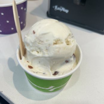 Emack & Bolio's Fort Greene - Almond Coconut Bar - Ice Cream & Frozen Yogurt Near Me - Brooklyn, New York
