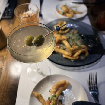 Testa Barra Kitchen & Cocktails - Calamari, dirty martini, smoked old fashioned - Cocktail Bars Near Me - Macomb, Michigan Testa Barra Kitchen & Cocktails - Calamari, dirty martini, smoked old fashioned - Cocktail Bars Near Me - Macomb, Michigan