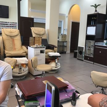 Lee Nails - Nail Salons Near Me - Chicago, Illinois
