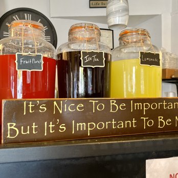 Hot Pots - Soul Food Near Me - Hartford, Connecticut