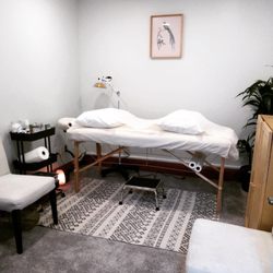 The Healing Sp-ce: Acupuncture & Traditional Asian Medicine - Treatment room