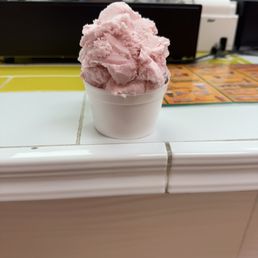Strawberry ice cream Strawberry ice cream