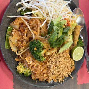 Lur Ros Thai Kitchen - Pad Thai - Thai Near Me - Vista, California Lur Ros Thai Kitchen - Pad Thai - Thai Near Me - Vista, California