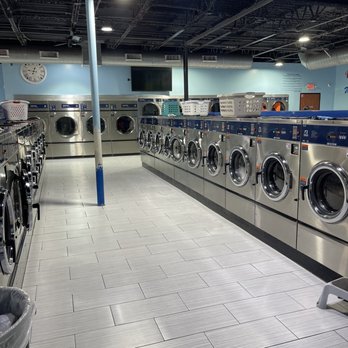 C Blue Washateria - Middle washers - Laundromat Near Me - Houston, Texas