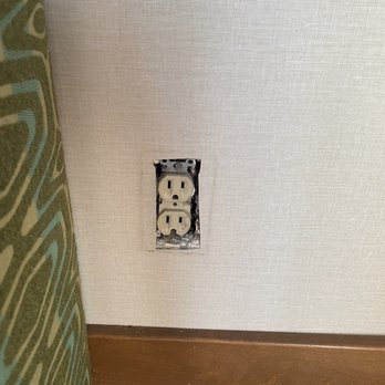 Humphreys Half Moon Inn - Cover missing. Massive safety hazard. - San Diego, CA