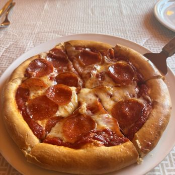 Giovanni's Italian Eatery - Small pizza - Italian Near Me - Shafter, California