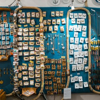 allmyfriends - Schmuck an unserer Turnmatte (Kiezmietz, Le Fuxs, Nangala, von Lani ...) - Gift Shops Near Me - Hamburg, HH allmyfriends - Schmuck an unserer Turnmatte (Kiezmietz, Le Fuxs, Nangala, von Lani ...) - Gift Shops Near Me - Hamburg, HH