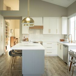 Davanna Studio - Kitchen Design & Cabinetry Supply by Davanna Studio.
Bellmont Cabinetry