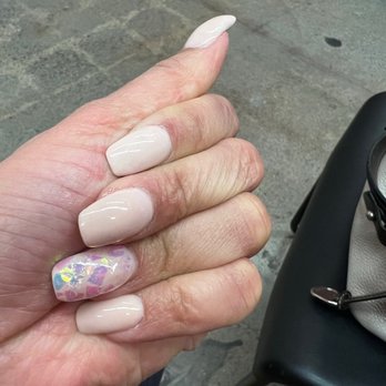 Diamond Hands Nail Spa - Nice design buuuuttt.... - Nail Salons Near Me - San Leandro, California Diamond Hands Nail Spa - Nice design buuuuttt.... - Nail Salons Near Me - San Leandro, California