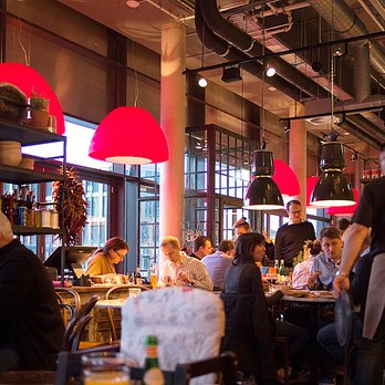 L'Osteria - Blick durch den Gastraum - Pizza Near Me - Braunschweig, NI