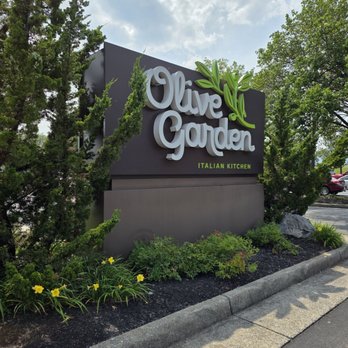 Olive Garden - The restaurant's parking lot sign. - Italian Near Me - Roanoke, Virginia