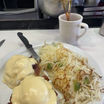 Junes Cafe - Eggs Benedict with bacon - Breakfast & Brunch Near Me - Santa Ana, California