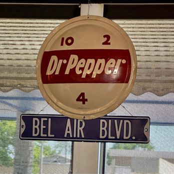 Leon's Smoke Shack BBQ - Ambience at Leon's - Barbeque Near Me - Tulsa, Oklahoma