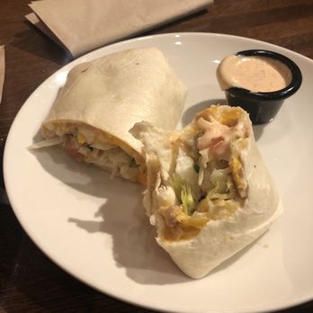 Applebee's Grill + Bar - Chicken Fajita Rollup - LAME! Lots of cheese, not much else - American Near Me - Apple Valley, California
