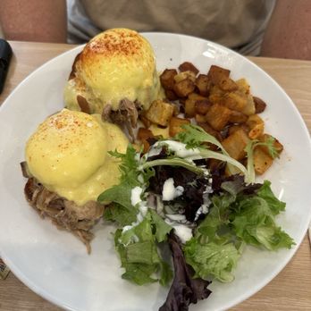 Aloha Kitchen - Kalua pork eggs Benedict - Breakfast & Brunch Near Me - Honolulu, Hawaii