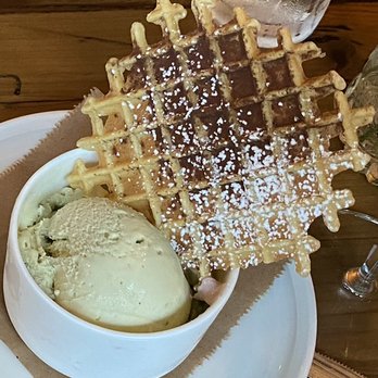 Leonessa - Pistachio Gelato - Salad Near Me - Yarmouth, Massachusetts