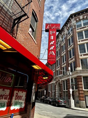 Regina Pizzeria by null