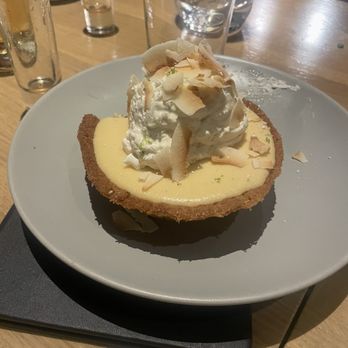 Earls Kitchen + Bar - Key lime - Cocktail Bars Near Me - Plano, Texas