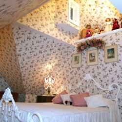 Dreams of Yesteryear - A romantic queen-sized bed in the ballroom suite under cathedral ceilings.