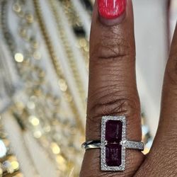Golden Scripts Jewelers - Look at this luscious ruby!!!!