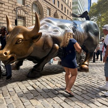 Charging Bull - Landmarks & Historical Buildings Near Me - New York, New York