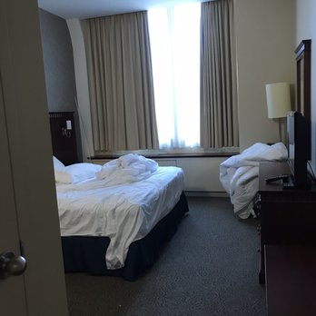 Le Square Phillips - King bed - Hotels Near Me - Montreal, Quebec