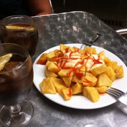 Bravas