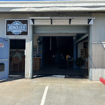 Honolulu Beerworks - view from outside - Brewpubs Near Me - Honolulu, Hawaii