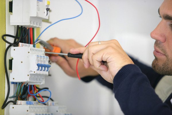 Nunez Electrical Repair Master Logo