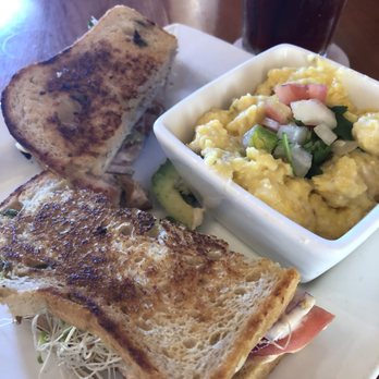 Cafe Homestead - Southwest veggie sandwich with jalapeño cheddar cheese grits - American Near Me - Waco, Texas Cafe Homestead - Southwest veggie sandwich with jalapeño cheddar cheese grits - American Near Me - Waco, Texas