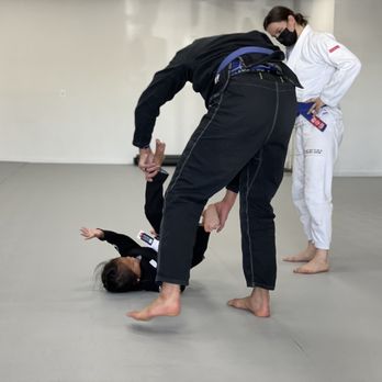 Baem Jiu Jitsu - Assisting with warm ups, Great Coaching!! - Brazilian Jiu-jitsu Near Me - Fremont, California Baem Jiu Jitsu - Assisting with warm ups, Great Coaching!! - Brazilian Jiu-jitsu Near Me - Fremont, California