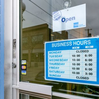 Helen's Health Hut - a business hours sign - Grocery Near Me - St Joseph, Michigan Helen's Health Hut - a business hours sign - Grocery Near Me - St Joseph, Michigan
