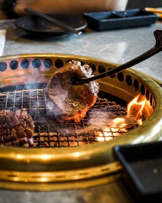 Ishoni Yakiniku by null