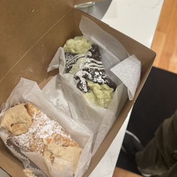 Mike's Pastry - DUBAI CHOCOLATE & Hazelnut Cannoli - Bakeries Near Me - Boston, Massachusetts Mike's Pastry - DUBAI CHOCOLATE & Hazelnut Cannoli - Bakeries Near Me - Boston, Massachusetts