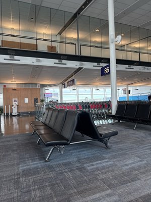 Montréal-Pierre Elliott Trudeau International Airport by null